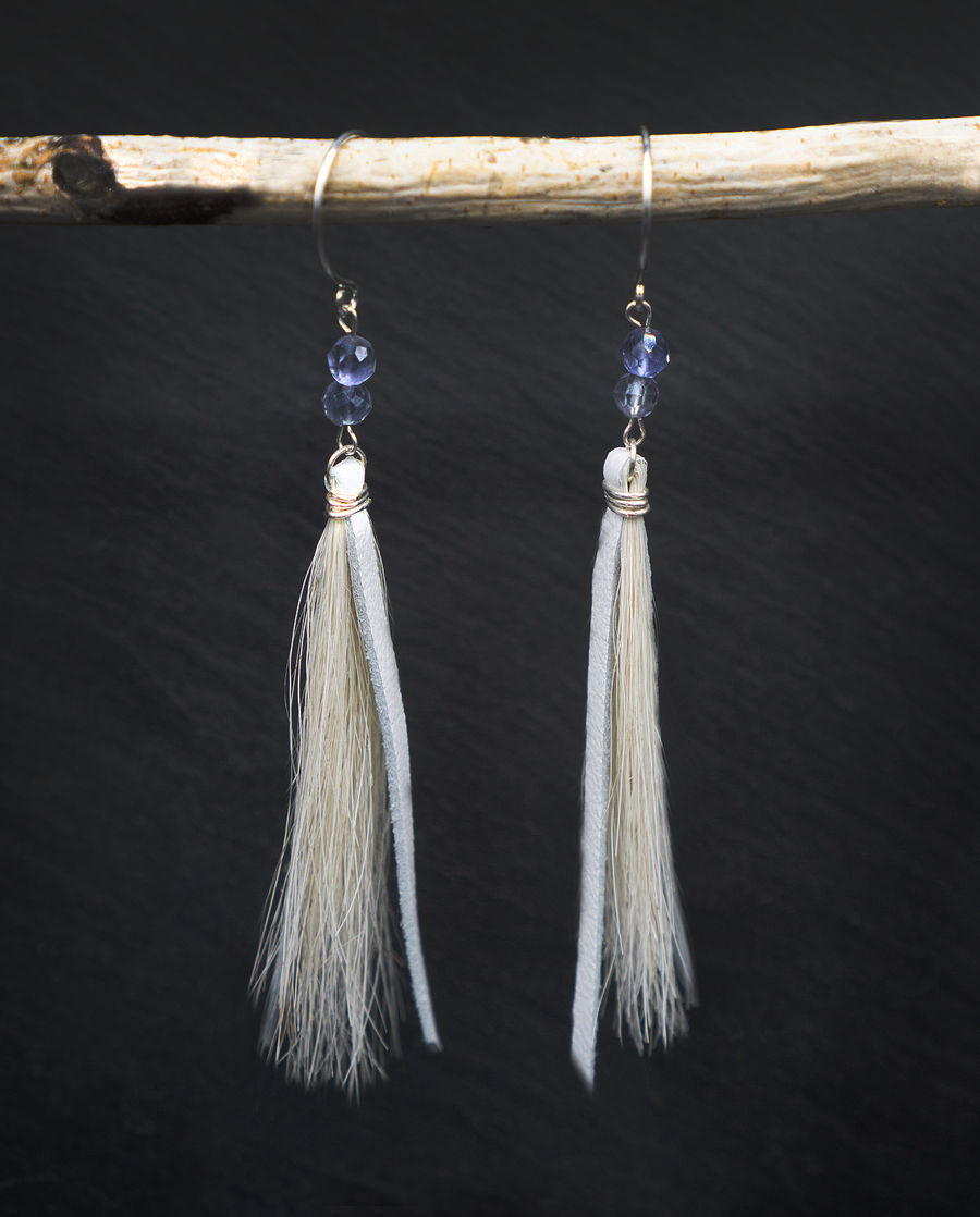 AIR TASSEL EARRING